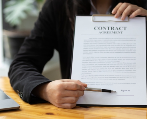 Signing a roofing contract