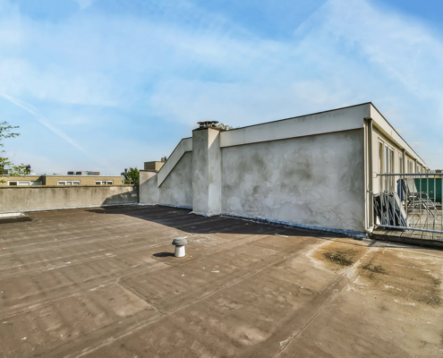 Commercial flat roof showing early signs of flat roof failure causes including membrane wear