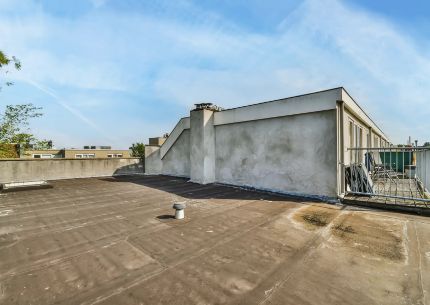 Commercial flat roof showing early signs of flat roof failure causes including membrane wear